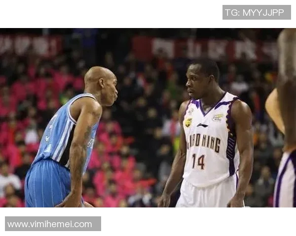 哈德森的传奇旅程探索与启示：从篮球场到人生舞台的多重角色解析